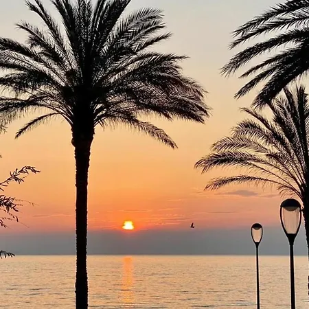 Fully Equipped Beachfront In The Heart Of The Center Bd Leclerc * Antibes