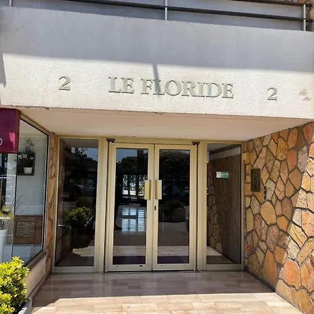 公寓 Fully Equipped Beachfront In The Heart Of The Center Bd Leclerc *