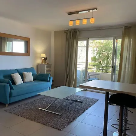 Fully Equipped Beachfront In The Heart Of The Center Bd Leclerc * 昂蒂布