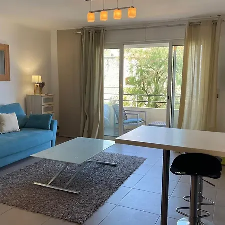 Fully Equipped Beachfront In The Heart Of The Center Bd Leclerc *