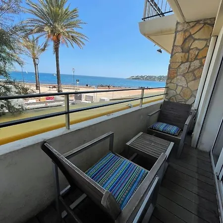 Fully Equipped Beachfront In The Heart Of The Center Bd Leclerc شقة *