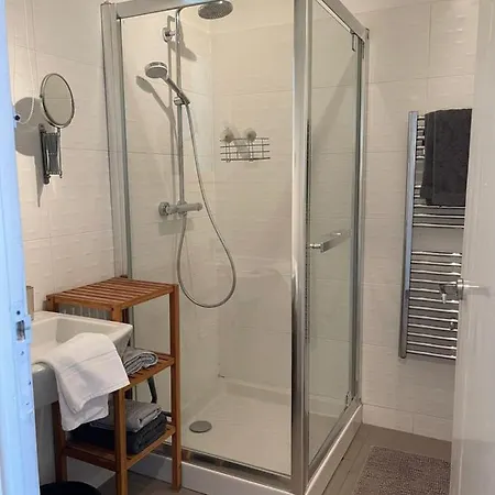 Fully Equipped Beachfront In The Heart Of The Center Bd Leclerc Daire Antibes