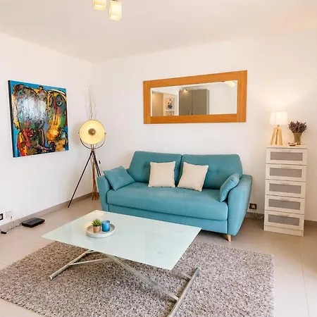 Fully Equipped Beachfront In The Heart Of The Center Bd Leclerc
