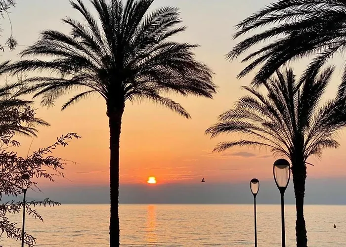 Fully Equipped Beachfront In The Heart Of The Center Bd Leclerc * Antibes