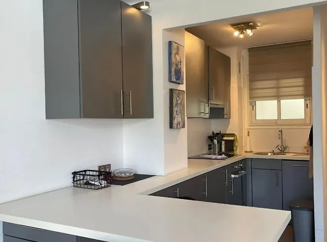 Fully Equipped Beachfront In The Heart Of The Center Bd Leclerc