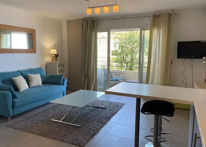 Fully Equipped Beachfront In The Heart Of The Center Bd Leclerc *